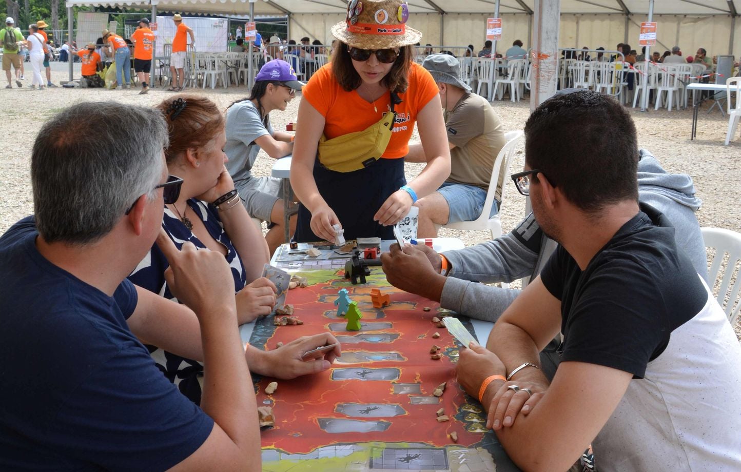 Cómo los juegos de mesa se convirtieron en el nuevo pegamento social Cómo los juegos de mesa se convirtieron en el nuevo pegamento social